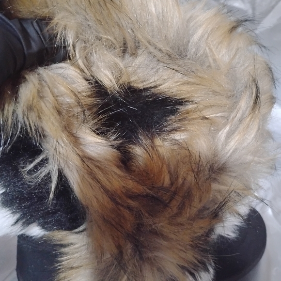 Women's Faux Fur Winter Boots - Black and Brown - Picture 4 of 12